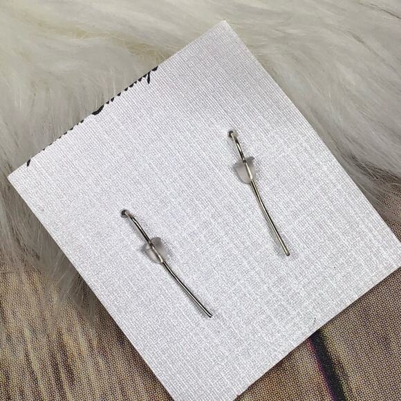 Vintage Gold Fleur De Lis Earrings - Picture 4 of 5